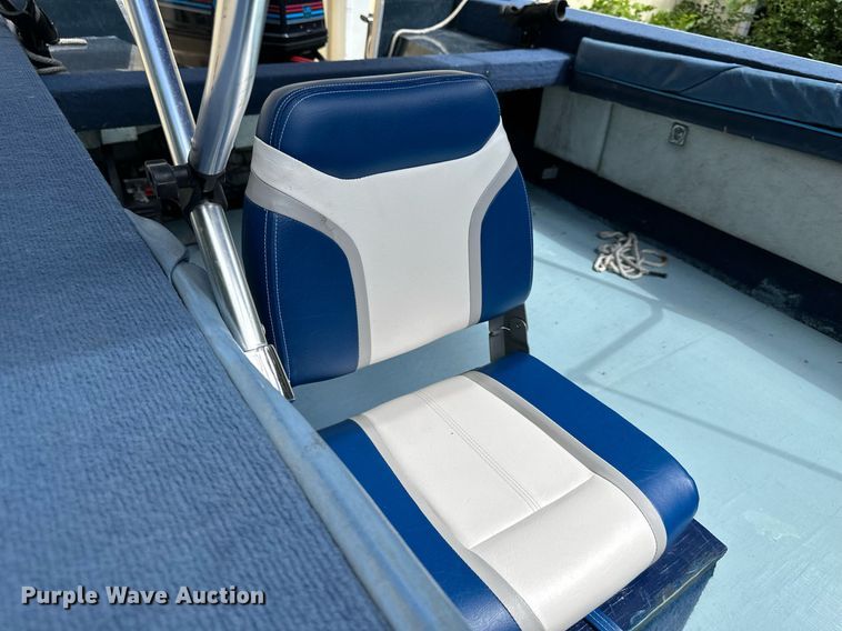 image for item DS2219 1988 Blue Fin Super Hawk  boat