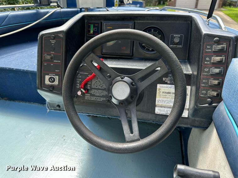 image for item DS2219 1988 Blue Fin Super Hawk  boat