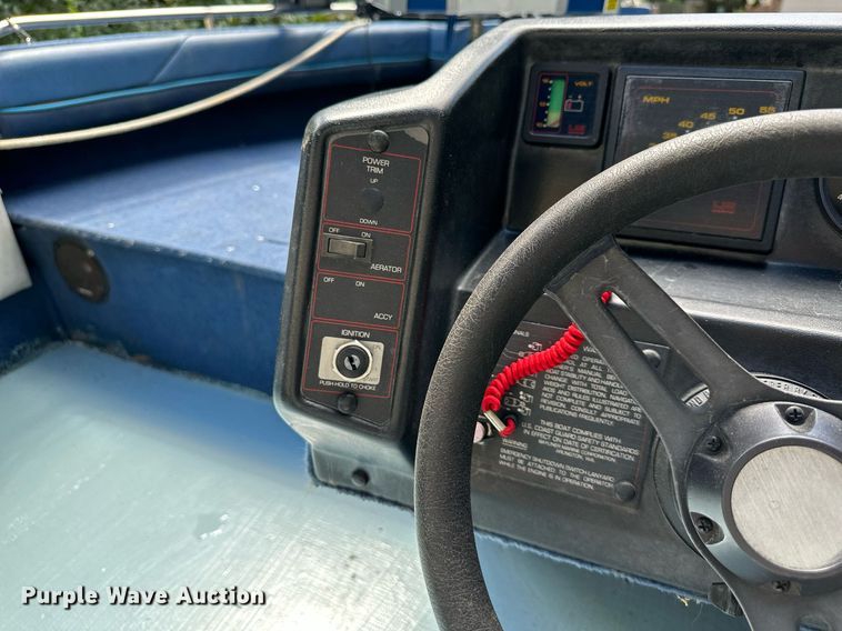 image for item DS2219 1988 Blue Fin Super Hawk  boat