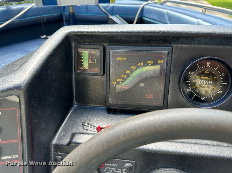 image for item DS2219 1988 Blue Fin Super Hawk  boat