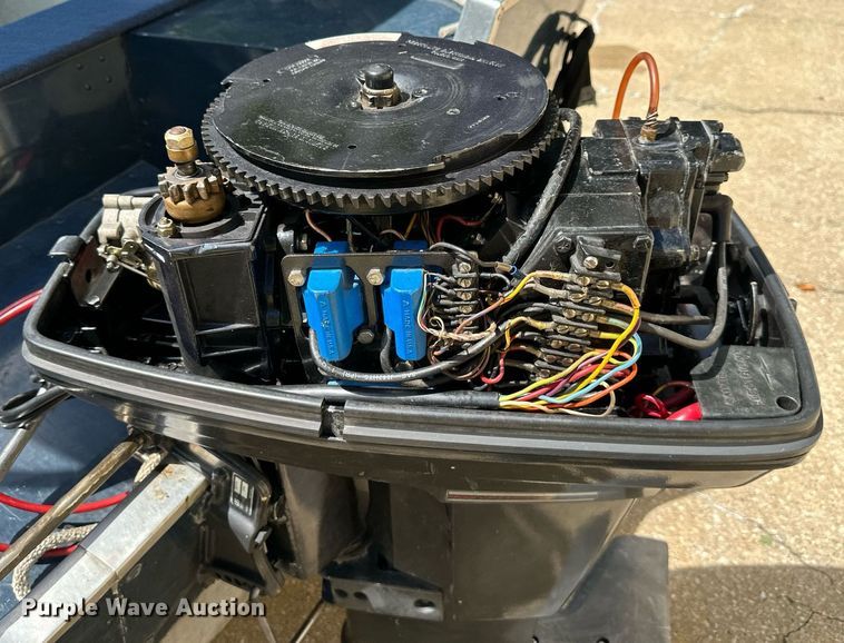 image for item DS2219 1988 Blue Fin Super Hawk  boat