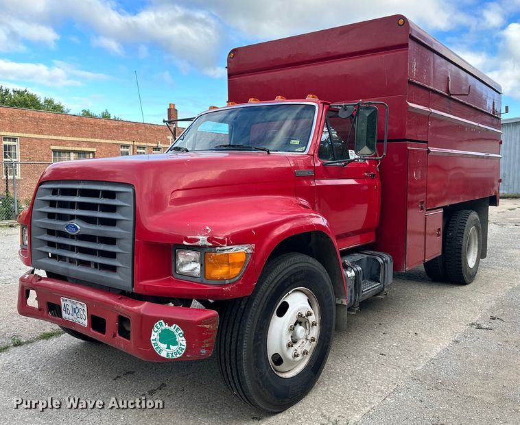 image for item DS2223 1997 Ford F700  chipper truck