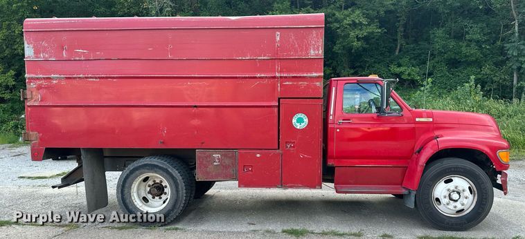 image for item DS2223 1997 Ford F700  chipper truck