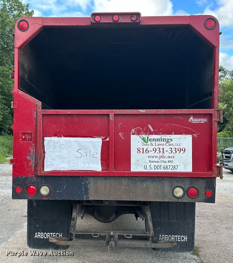 image for item DS2223 1997 Ford F700  chipper truck