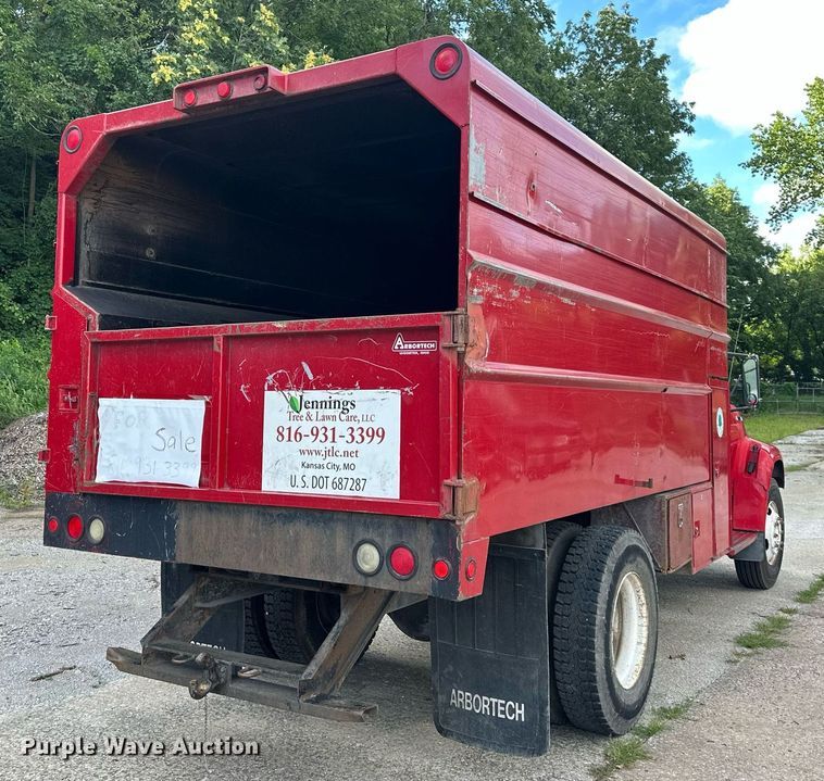 image for item DS2223 1997 Ford F700  chipper truck