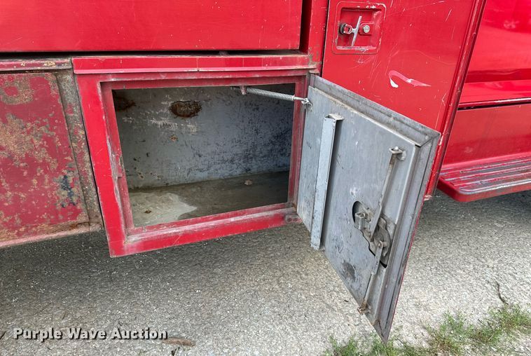 image for item DS2223 1997 Ford F700  chipper truck