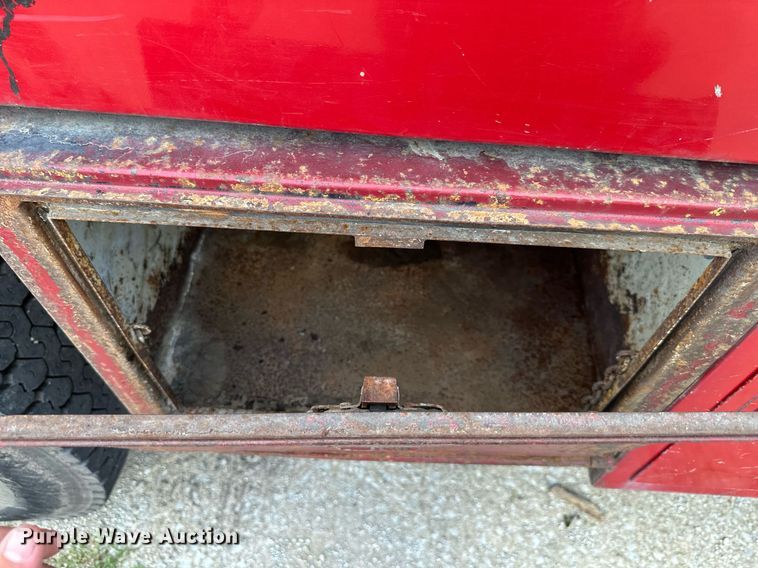 image for item DS2223 1997 Ford F700  chipper truck