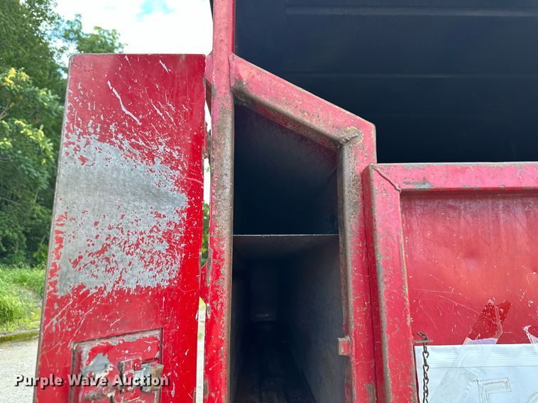 image for item DS2223 1997 Ford F700  chipper truck