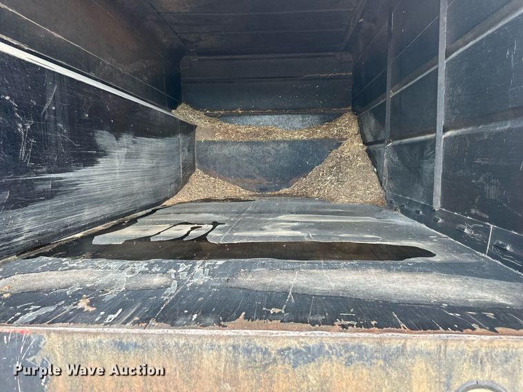 image for item DS2223 1997 Ford F700  chipper truck