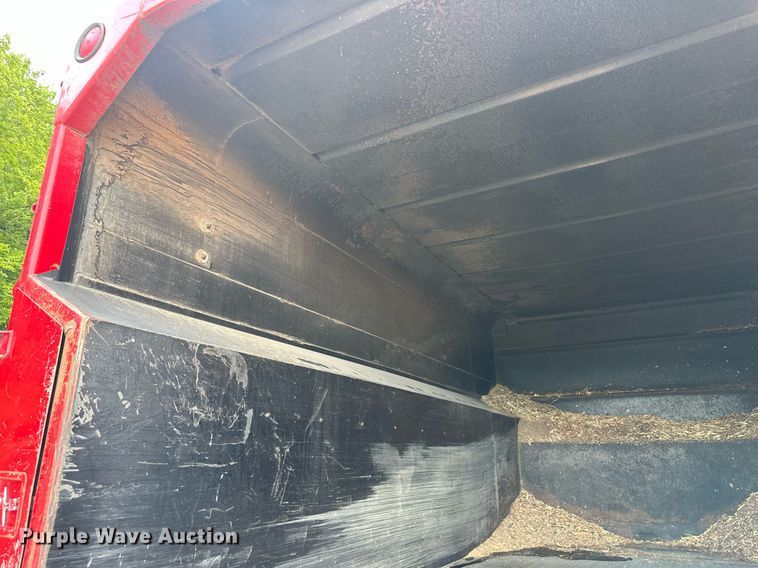 image for item DS2223 1997 Ford F700  chipper truck