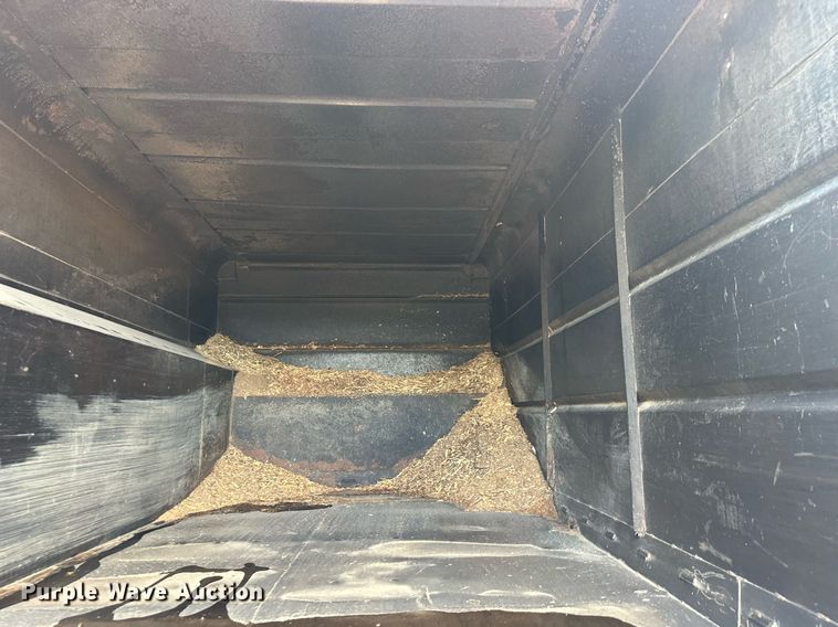 image for item DS2223 1997 Ford F700  chipper truck