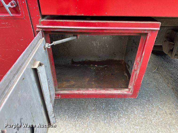 image for item DS2223 1997 Ford F700  chipper truck