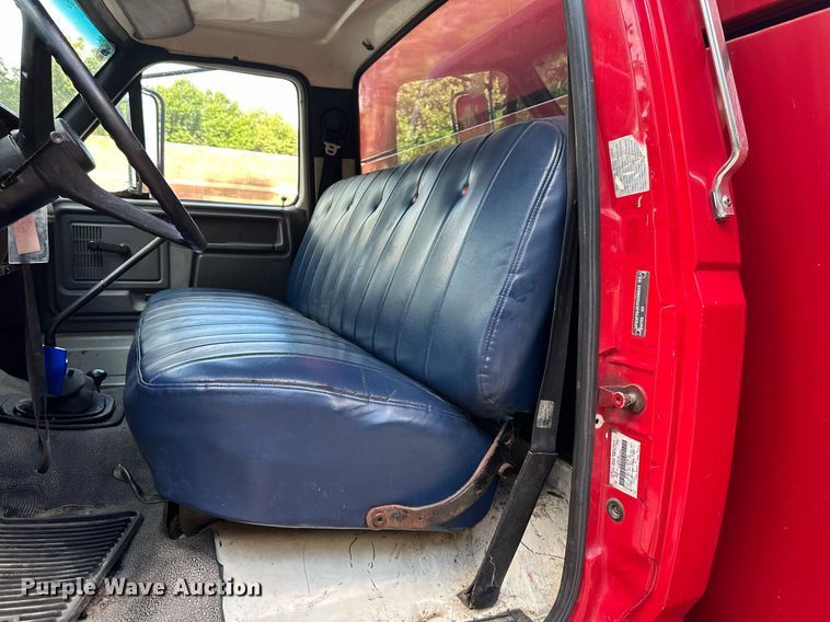 image for item DS2223 1997 Ford F700  chipper truck