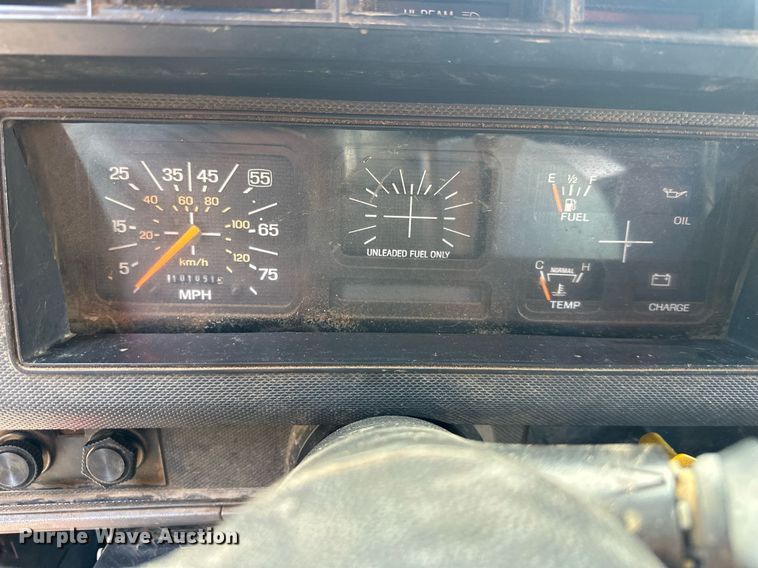 image for item DS2223 1997 Ford F700  chipper truck