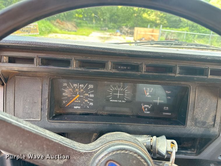 image for item DS2223 1997 Ford F700  chipper truck