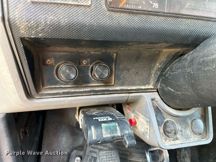 image for item DS2223 1997 Ford F700  chipper truck