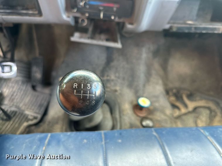 image for item DS2223 1997 Ford F700  chipper truck