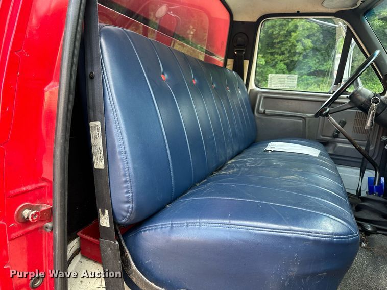 image for item DS2223 1997 Ford F700  chipper truck