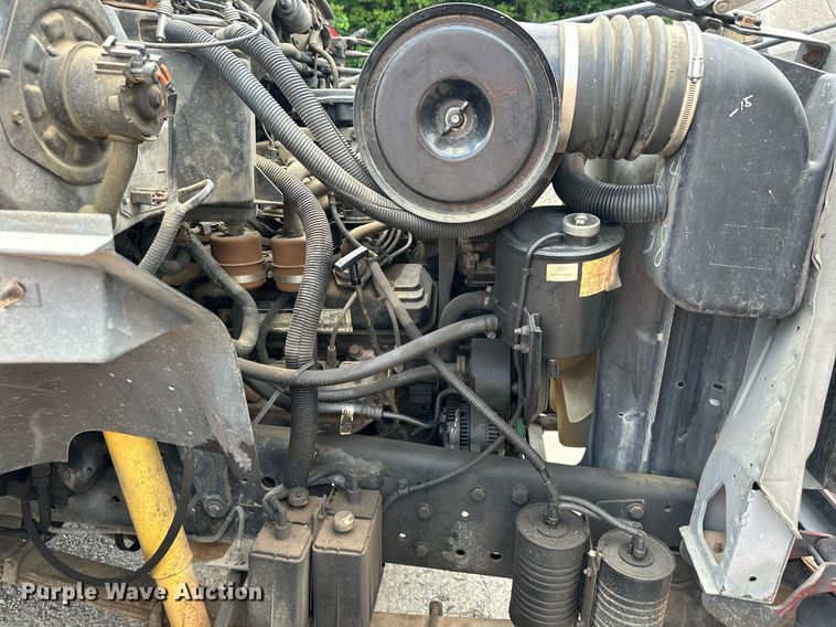 image for item DS2223 1997 Ford F700  chipper truck