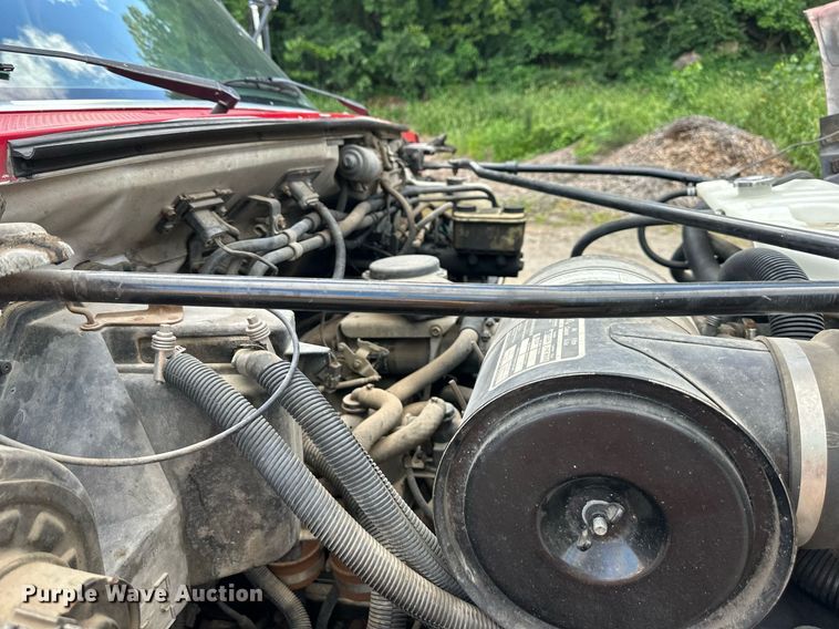 image for item DS2223 1997 Ford F700  chipper truck