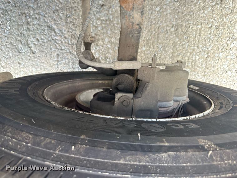 image for item DS2223 1997 Ford F700  chipper truck