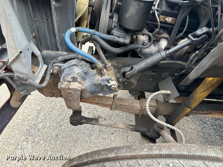 image for item DS2223 1997 Ford F700  chipper truck