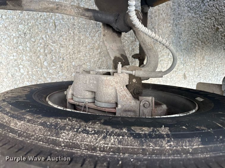 image for item DS2223 1997 Ford F700  chipper truck