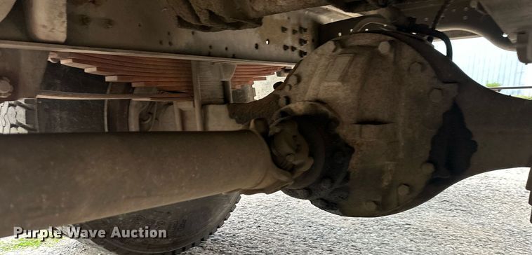 image for item DS2223 1997 Ford F700  chipper truck