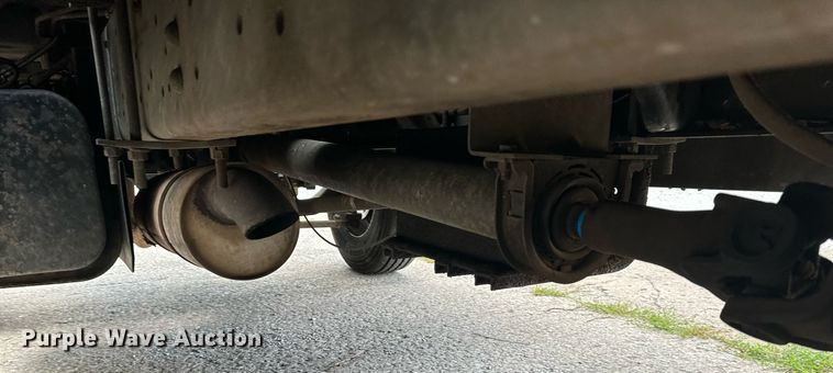 image for item DS2223 1997 Ford F700  chipper truck