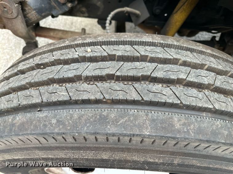 image for item DS2223 1997 Ford F700  chipper truck