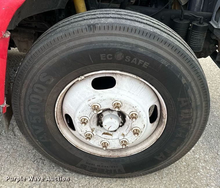 image for item DS2223 1997 Ford F700  chipper truck