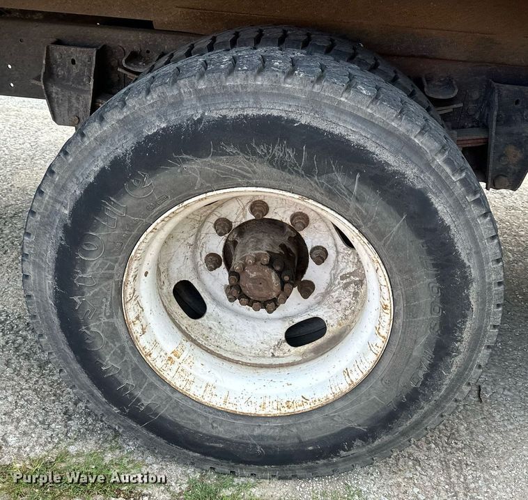 image for item DS2223 1997 Ford F700  chipper truck