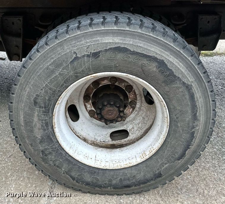 image for item DS2223 1997 Ford F700  chipper truck