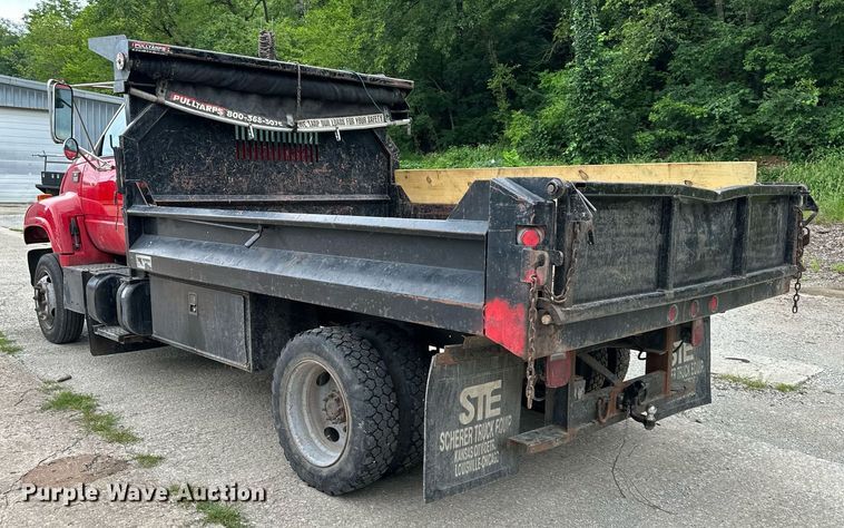 image for item DS2224 2000 Chevrolet C5500  dump truck