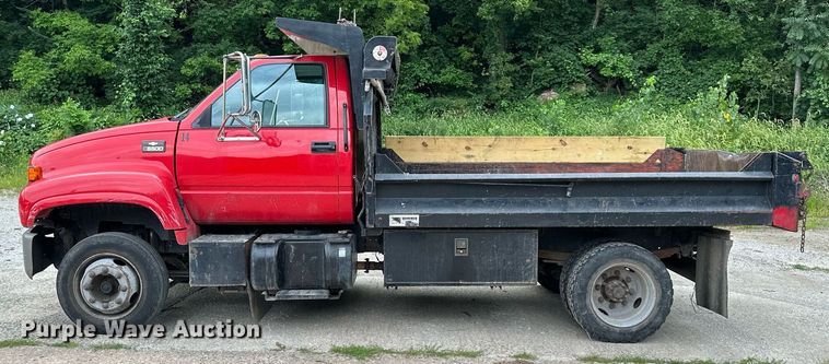 image for item DS2224 2000 Chevrolet C5500  dump truck
