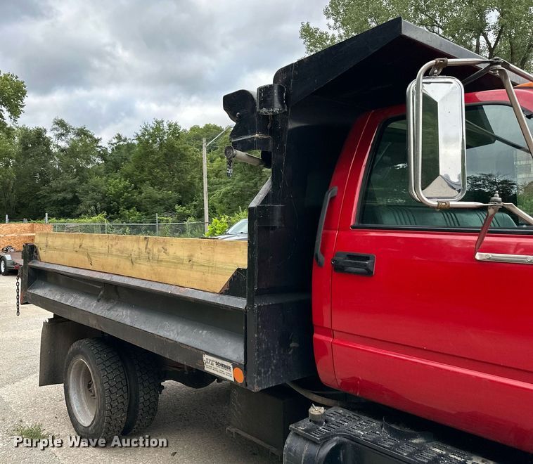 image for item DS2224 2000 Chevrolet C5500  dump truck