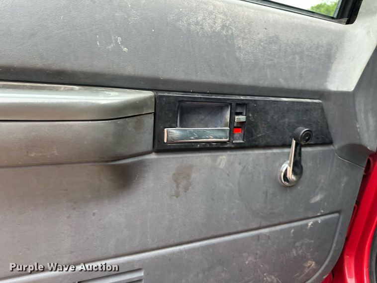 image for item DS2224 2000 Chevrolet C5500  dump truck