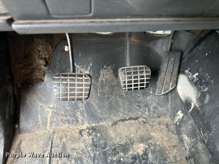 image for item DS2224 2000 Chevrolet C5500  dump truck