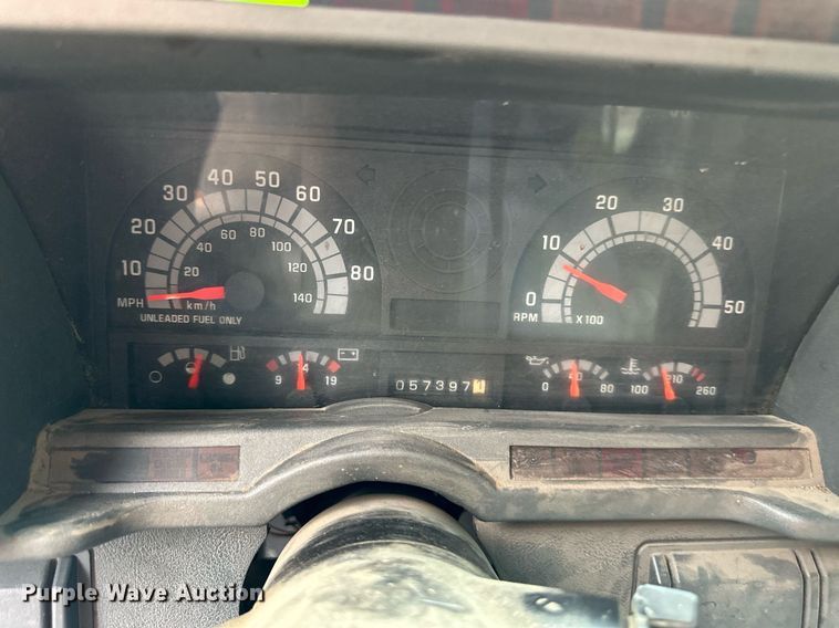 image for item DS2224 2000 Chevrolet C5500  dump truck