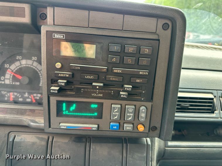 image for item DS2224 2000 Chevrolet C5500  dump truck