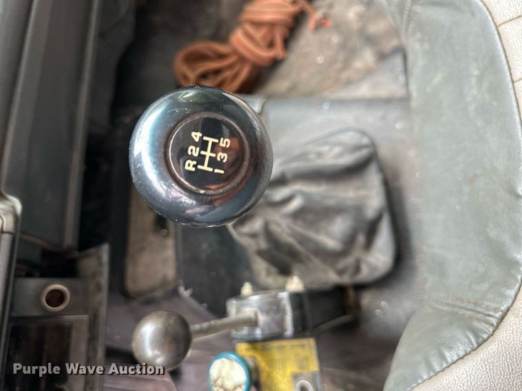 image for item DS2224 2000 Chevrolet C5500  dump truck