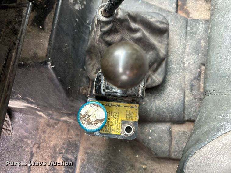 image for item DS2224 2000 Chevrolet C5500  dump truck