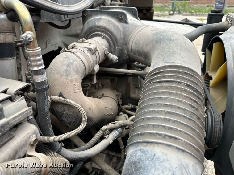 image for item DS2224 2000 Chevrolet C5500  dump truck