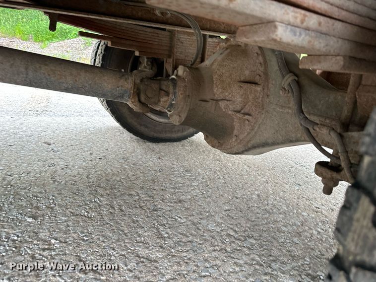 image for item DS2224 2000 Chevrolet C5500  dump truck