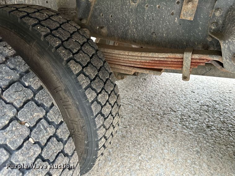 image for item DS2224 2000 Chevrolet C5500  dump truck