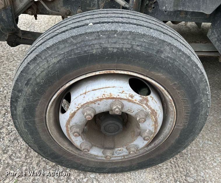 image for item DS2224 2000 Chevrolet C5500  dump truck