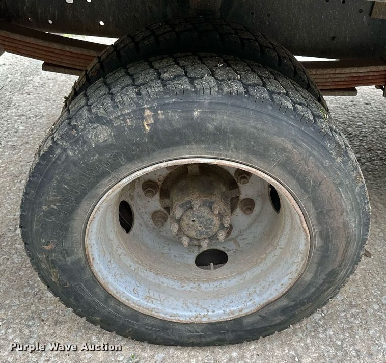 image for item DS2224 2000 Chevrolet C5500  dump truck