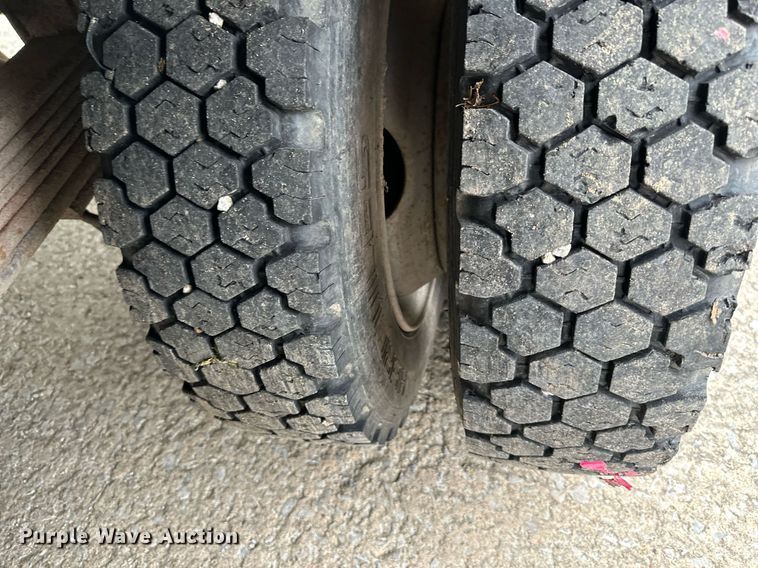 image for item DS2224 2000 Chevrolet C5500  dump truck