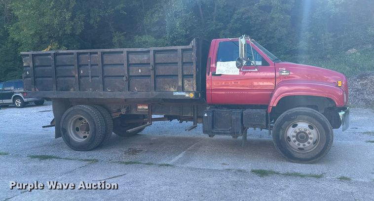 image for item DS2226 2002 Chevrolet C6500  dump truck