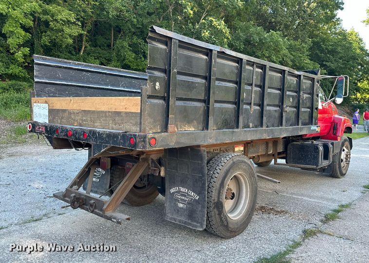 image for item DS2226 2002 Chevrolet C6500  dump truck